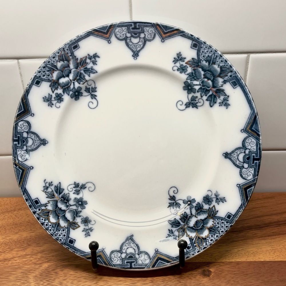 Set of 3 Antique, HOLLINSHEAD & KIRKHAM 'Cambridge' Salad Plates